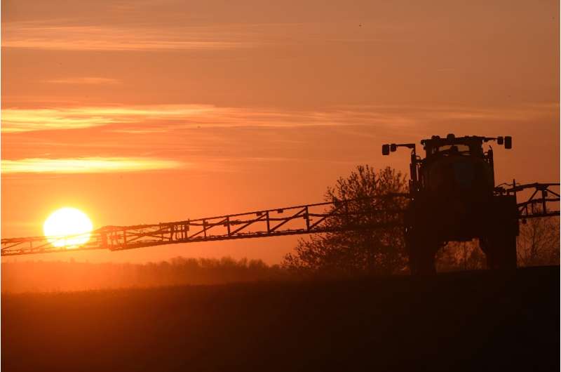 Comisión de UE extiende uso de herbicida glifosato por 10 años más